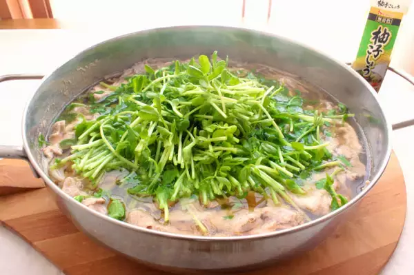 「リュウジ『絶対に痩せさせる自信あり』 豆由来の食材で「超コスパ痩せ豆腐鍋」に挑戦！キレのある辛さ♡」の画像