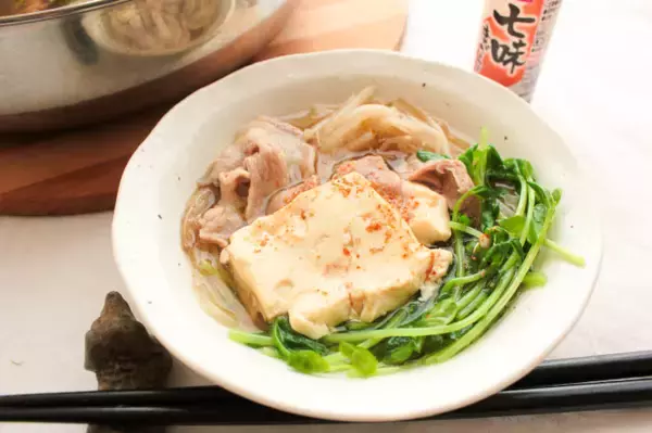 「リュウジ『絶対に痩せさせる自信あり』 豆由来の食材で「超コスパ痩せ豆腐鍋」に挑戦！キレのある辛さ♡」の画像