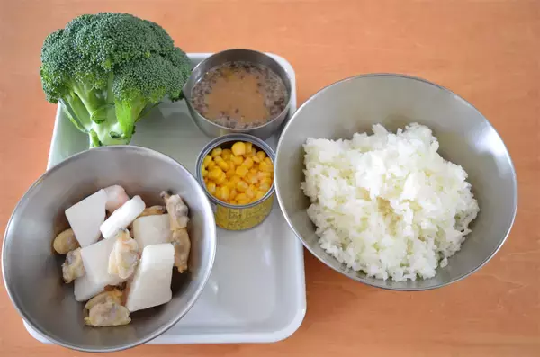 「【ドレッシングをご飯に!?】農家の裏ワザ満載「ブロッコリーピラフ」がパラッパラ絶品！炒める前に味付けて♪」の画像