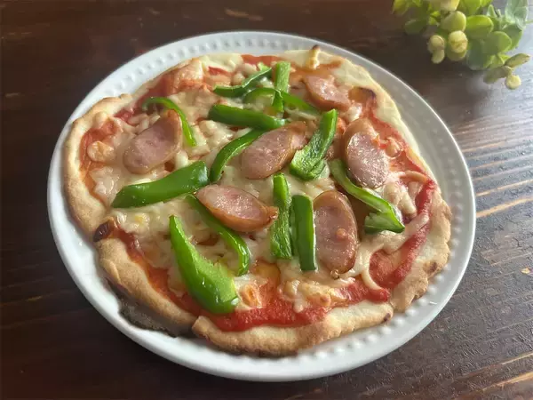 「【ピザ生地は豆腐＆米粉で】発酵いらずの「カリッもちピザ」作ろう！え、魚焼きグリルで焼くからオーブンも不要!?」の画像