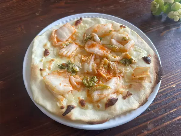 「【ピザ生地は豆腐＆米粉で】発酵いらずの「カリッもちピザ」作ろう！え、魚焼きグリルで焼くからオーブンも不要!?」の画像