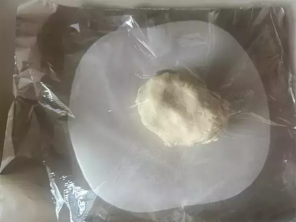 「【ピザ生地は豆腐＆米粉で】発酵いらずの「カリッもちピザ」作ろう！え、魚焼きグリルで焼くからオーブンも不要!?」の画像