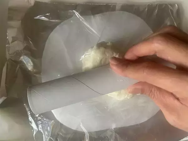 「【ピザ生地は豆腐＆米粉で】発酵いらずの「カリッもちピザ」作ろう！え、魚焼きグリルで焼くからオーブンも不要!?」の画像