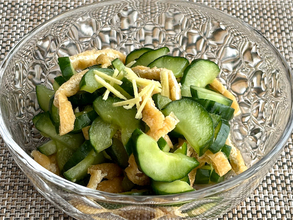 【90年前のおかず再現】普通の酢の物と思いきや!?昭和の知恵満載「キュウリと油揚げの酢もみ」作ってみた！