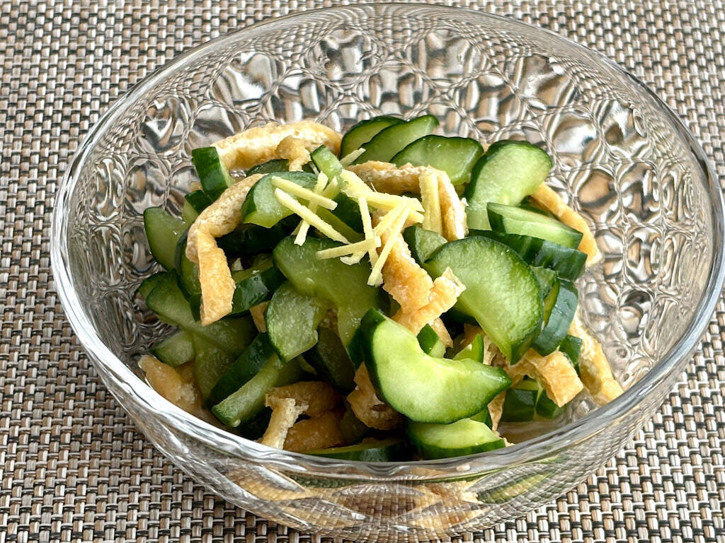 【90年前のおかず再現】普通の酢の物と思いきや!?昭和の知恵満載「キュウリと油揚げの酢もみ」作ってみた！