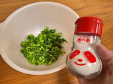 「【春の幸せ混ぜご飯】炊き立てご飯に「菜の花」と「しらす」混ぜてみた！ほろ苦&塩味で意外にまろやか～♪」の画像11