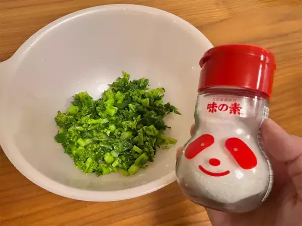 「【春の幸せ混ぜご飯】炊き立てご飯に「菜の花」と「しらす」混ぜてみた！ほろ苦&塩味で意外にまろやか～♪」の画像