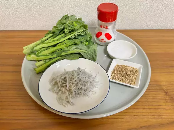 「【春の幸せ混ぜご飯】炊き立てご飯に「菜の花」と「しらす」混ぜてみた！ほろ苦&塩味で意外にまろやか～♪」の画像