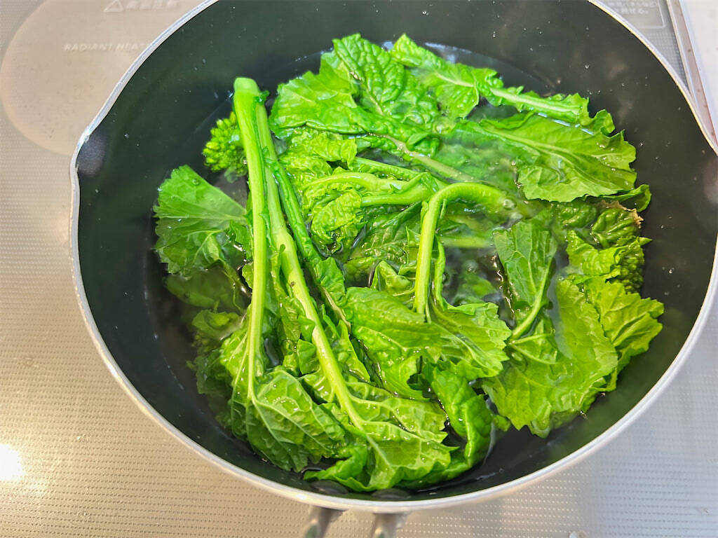 【春の幸せ混ぜご飯】炊き立てご飯に「菜の花」と「しらす」混ぜてみた！ほろ苦&塩味で意外にまろやか～♪