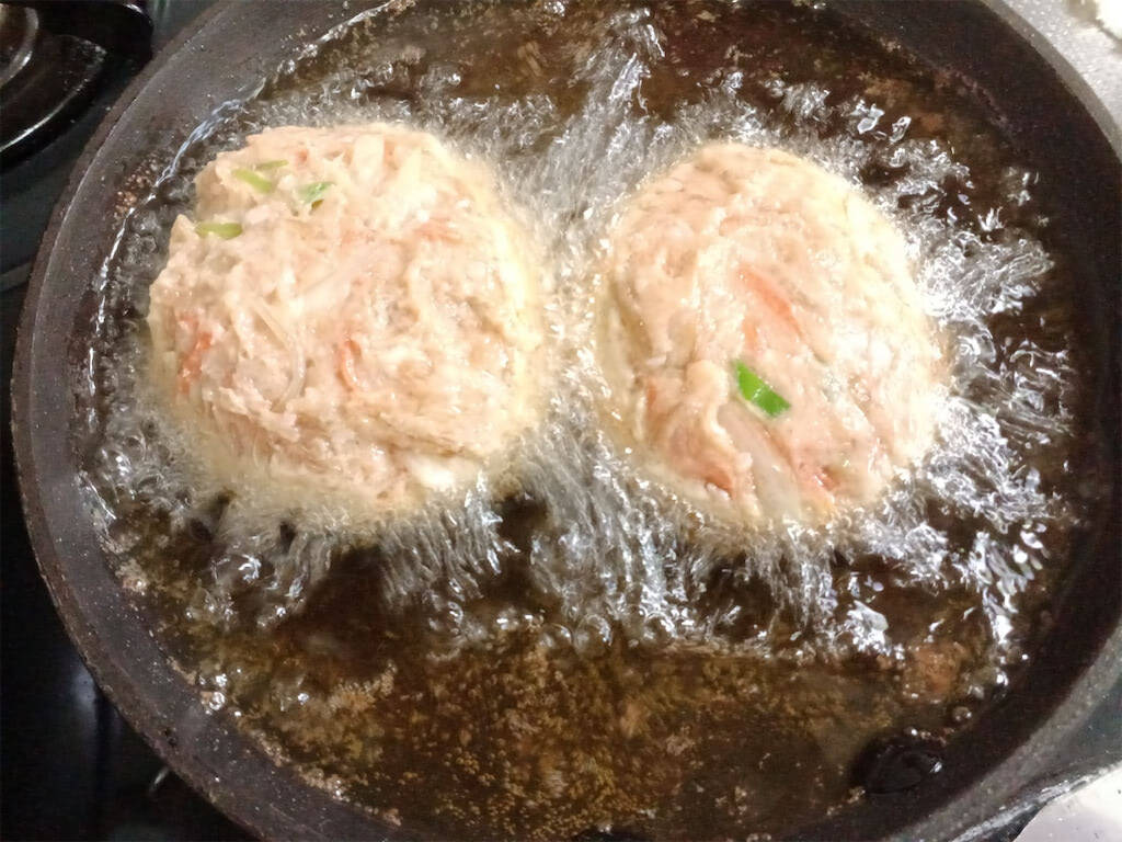 【革命的な発想】すり身の代わりに「はんぺん」でさつま揚げ作ってみた！プルンプルン食感!?【農家直伝】