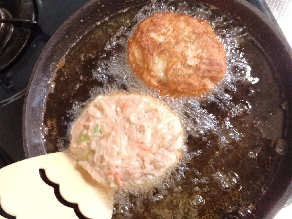 【革命的な発想】すり身の代わりに「はんぺん」でさつま揚げ作ってみた！プルンプルン食感!?【農家直伝】