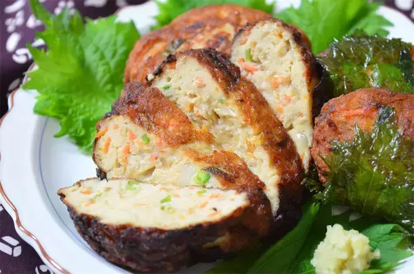 「【革命的な発想】すり身の代わりに「はんぺん」でさつま揚げ作ってみた！プルンプルン食感!?【農家直伝】」の画像