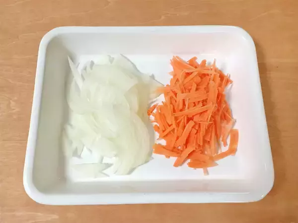 「【革命的な発想】すり身の代わりに「はんぺん」でさつま揚げ作ってみた！プルンプルン食感!?【農家直伝】」の画像