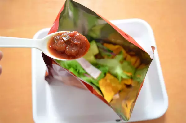 「【おうちでメキシカン】スナック袋に材料入れて「トルティーヤロコス」作ってみた♪一袋で完璧な一食に!?【ドリトス】」の画像