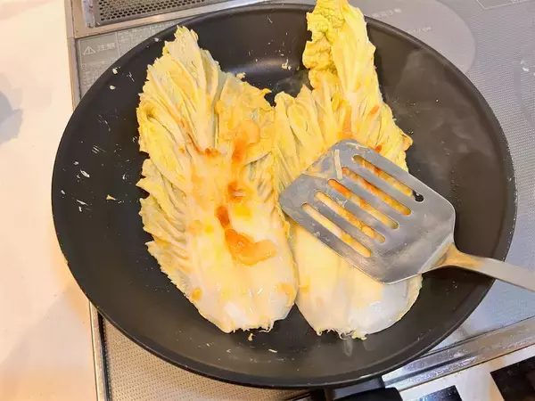 「【白菜の葉、切らずに焼く！】チーズと海苔を絡めて「チヂミ」作ってみた！カリッ、モチッ、トロッの三拍子♪」の画像