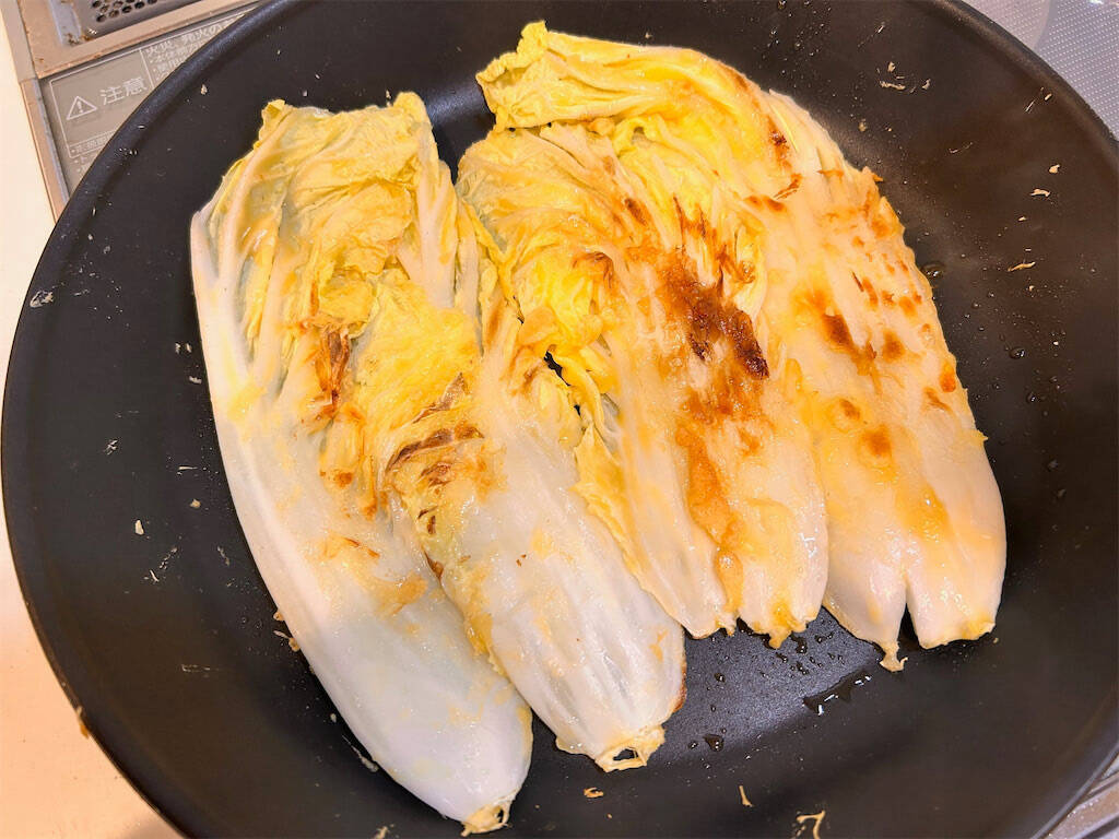 【白菜の葉、切らずに焼く！】チーズと海苔を絡めて「チヂミ」作ってみた！カリッ、モチッ、トロッの三拍子♪