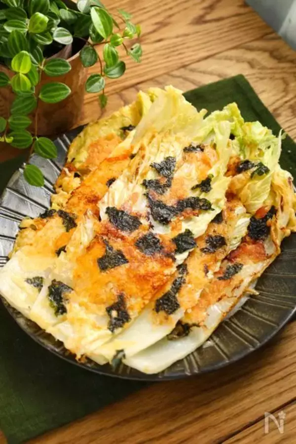 「【白菜の葉、切らずに焼く！】チーズと海苔を絡めて「チヂミ」作ってみた！カリッ、モチッ、トロッの三拍子♪」の画像