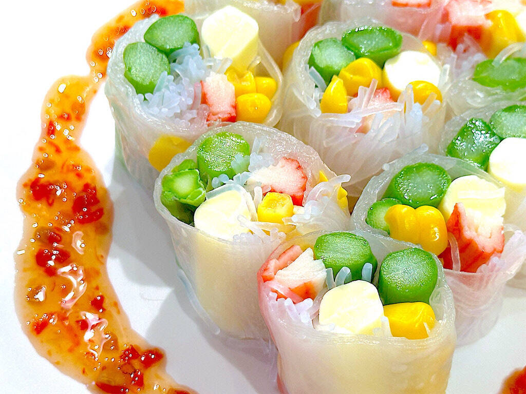 【旬のアスパラ】でシャキプリ食感の「生春巻き」作ろう！かにカマ・チーズ・コーン入りで子どもの箸止まらん♡