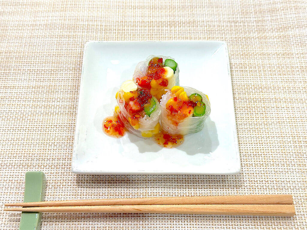 【旬のアスパラ】でシャキプリ食感の「生春巻き」作ろう！かにカマ・チーズ・コーン入りで子どもの箸止まらん♡