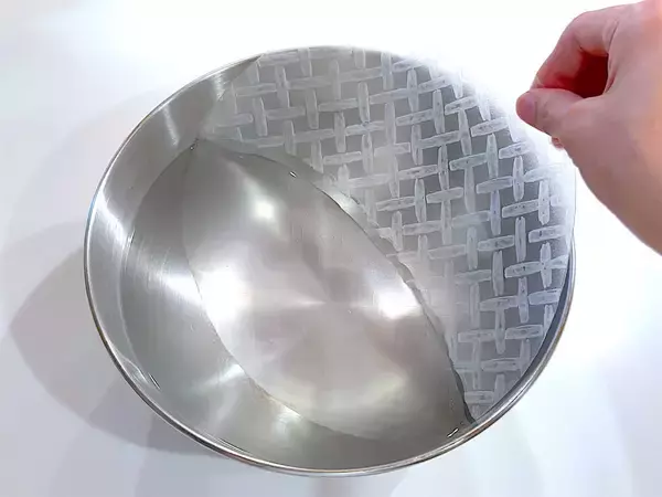「【旬のアスパラ】でシャキプリ食感の「生春巻き」作ろう！かにカマ・チーズ・コーン入りで子どもの箸止まらん♡」の画像