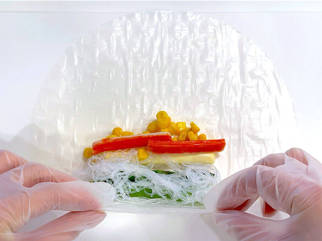 【旬のアスパラ】でシャキプリ食感の「生春巻き」作ろう！かにカマ・チーズ・コーン入りで子どもの箸止まらん♡