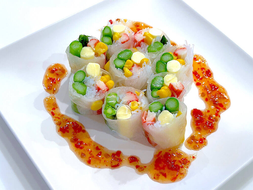 【旬のアスパラ】でシャキプリ食感の「生春巻き」作ろう！かにカマ・チーズ・コーン入りで子どもの箸止まらん♡