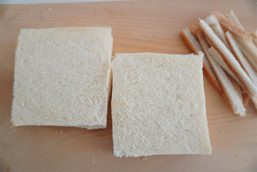 【少量でも特濃ミルキー♡】クリームチーズで「いちごサンド」作ってみた！食パン3枚重ねてダブルチーズ！