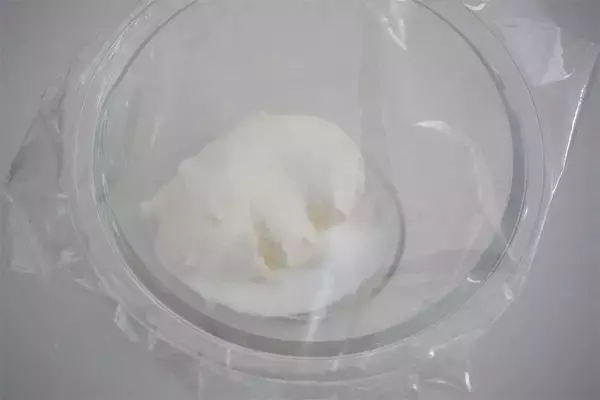 「【少量でも特濃ミルキー♡】クリームチーズで「いちごサンド」作ってみた！食パン3枚重ねてダブルチーズ！」の画像