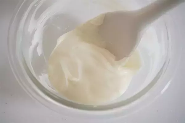 「【少量でも特濃ミルキー♡】クリームチーズで「いちごサンド」作ってみた！食パン3枚重ねてダブルチーズ！」の画像