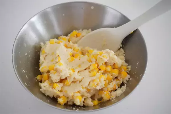 「【甘じょっぱ煮汁がジュワ～ン】おから・とろろ・コーンを油揚げで巻く！煮る！とんでもない旨み爆弾、誕生!!」の画像
