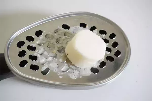「【甘じょっぱ煮汁がジュワ～ン】おから・とろろ・コーンを油揚げで巻く！煮る！とんでもない旨み爆弾、誕生!!」の画像