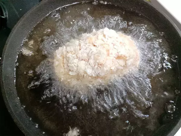 「【農家直伝】旬の野菜が層になって押し寄せる!?「キャベカツ」作ってみた！これぞ旨みの宝石箱や～♡」の画像