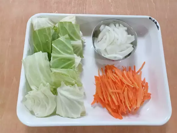 「【農家直伝】旬の野菜が層になって押し寄せる!?「キャベカツ」作ってみた！これぞ旨みの宝石箱や～♡」の画像