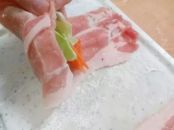 「【農家直伝】旬の野菜が層になって押し寄せる!?「キャベカツ」作ってみた！これぞ旨みの宝石箱や～♡」の画像