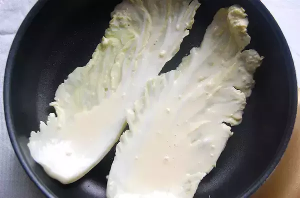 「【馬場ちゃんレシピ】その発想はなかった！白菜に衣つけて焼いてみた！香ばしさレべチで中はとろとろ♡」の画像