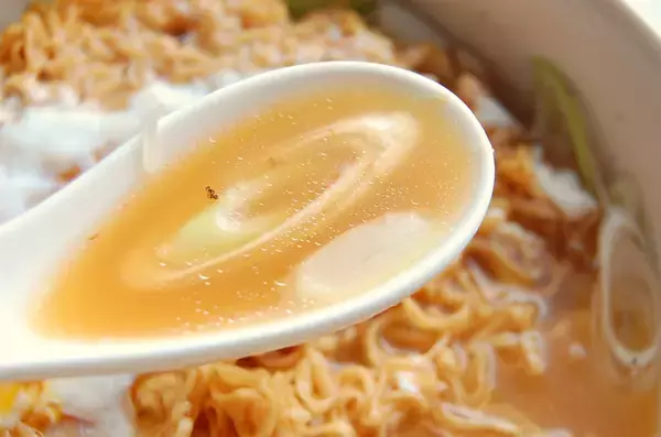 「リュウジさんが最高値を更新！「世界一おいしいチキンラーメンの食べ方」に挑戦♪「香り」と「コク」を足す！」の画像