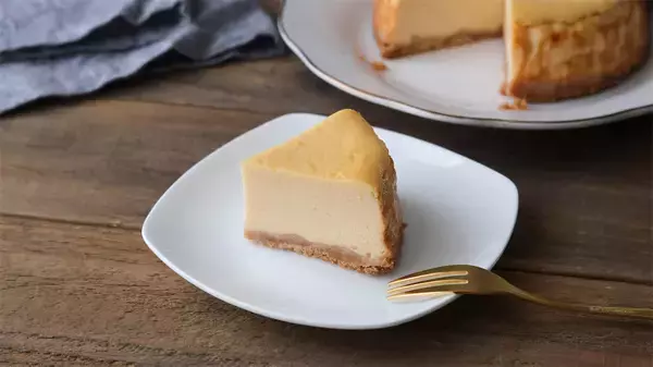 「【生クリーム不使用】牛乳で軽やか♪「夏のベイクドチーズケーキ」は2回焼いてとろける♡【元パティシエ直伝】」の画像