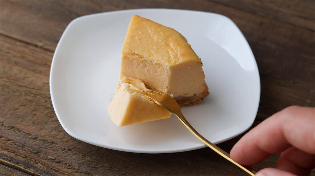 【生クリーム不使用】牛乳で軽やか♪「夏のベイクドチーズケーキ」は2回焼いてとろける♡【元パティシエ直伝】