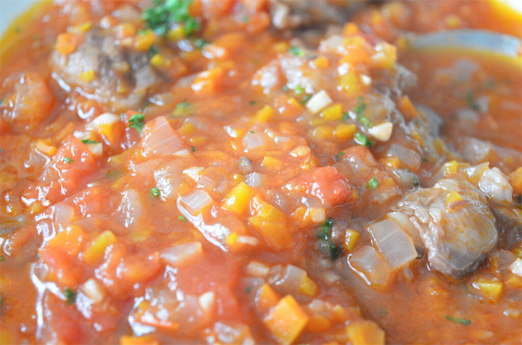 クリスマスディナーの主役に…「牛すじ」大抜擢!?ワイン＆トマトで煮込めばホロトロ豪華♪【農家直伝】