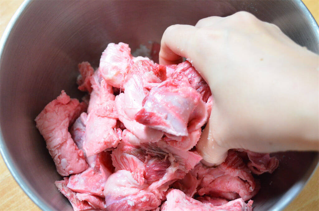 クリスマスディナーの主役に…「牛すじ」大抜擢!?ワイン＆トマトで煮込めばホロトロ豪華♪【農家直伝】