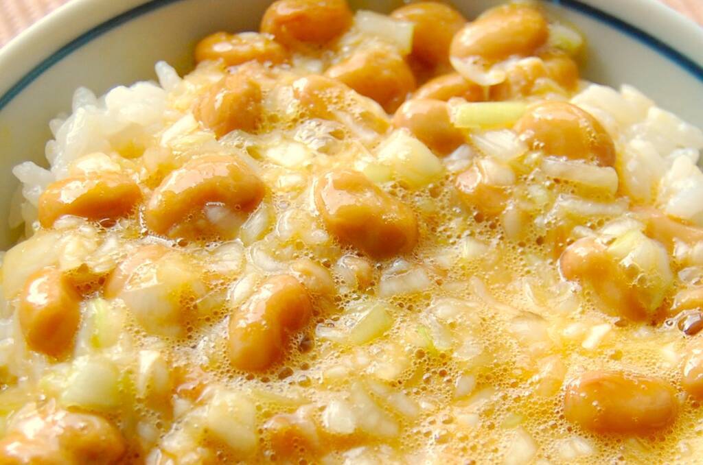 【シン・朝めし】黄金に輝く「至高の納豆ご飯」に挑戦！粘りはあっても卵白のドゥルドゥル感ナシ！【リュウジレシピ】