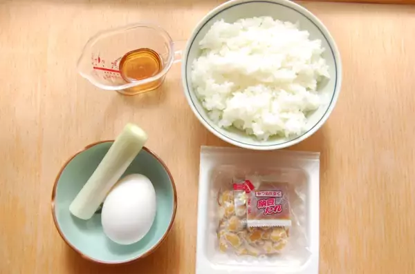 「【シン・朝めし】黄金に輝く「至高の納豆ご飯」に挑戦！粘りはあっても卵白のドゥルドゥル感ナシ！【リュウジレシピ】」の画像