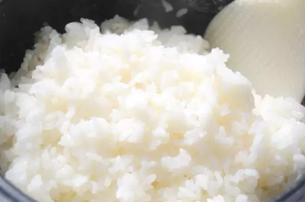 「【シン・朝めし】黄金に輝く「至高の納豆ご飯」に挑戦！粘りはあっても卵白のドゥルドゥル感ナシ！【リュウジレシピ】」の画像
