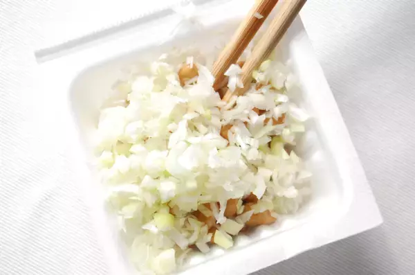 「【シン・朝めし】黄金に輝く「至高の納豆ご飯」に挑戦！粘りはあっても卵白のドゥルドゥル感ナシ！【リュウジレシピ】」の画像