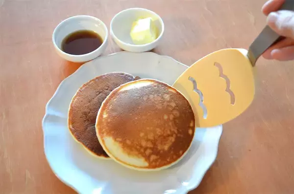 「【簡単ふわふわパンケーキ】えっ、ホケミに「はんぺん」入れるって!?卵レスでも食感パーフェクト♡【紀文公式】」の画像