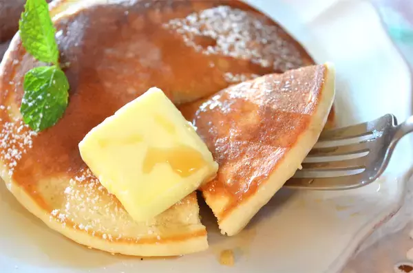 「【簡単ふわふわパンケーキ】えっ、ホケミに「はんぺん」入れるって!?卵レスでも食感パーフェクト♡【紀文公式】」の画像