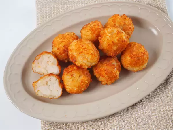 「じゃがいもを衣に!?はんぺんと海老のミンチで「コロコロボール揚げ」作ろう！豊かな魚の風味がふわり♡」の画像