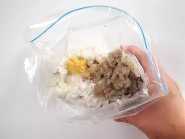 「じゃがいもを衣に!?はんぺんと海老のミンチで「コロコロボール揚げ」作ろう！豊かな魚の風味がふわり♡」の画像