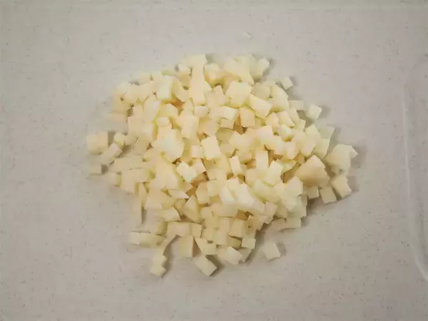 「じゃがいもを衣に!?はんぺんと海老のミンチで「コロコロボール揚げ」作ろう！豊かな魚の風味がふわり♡」の画像