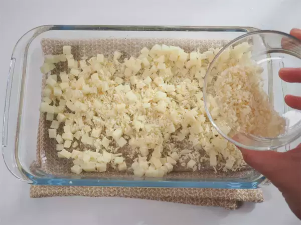 「じゃがいもを衣に!?はんぺんと海老のミンチで「コロコロボール揚げ」作ろう！豊かな魚の風味がふわり♡」の画像